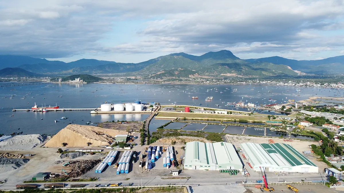 Tổng quan về cảng Cam Ranh và sức mạnh Logicstics 4 khu do thi ven vinh cam ranh 12 Finlogistics https://www.finlogistics.vn