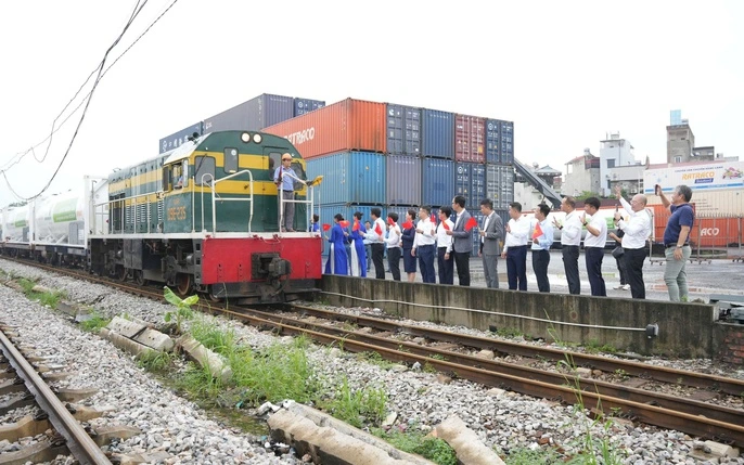 tau 1 17259629429581809206921 45 0 1645 2560 crop 1725962982148390720446 Finlogistics https://www.finlogistics.vn