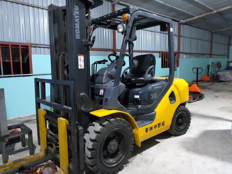 xe nang 3 Finlogistics https://www.finlogistics.vn