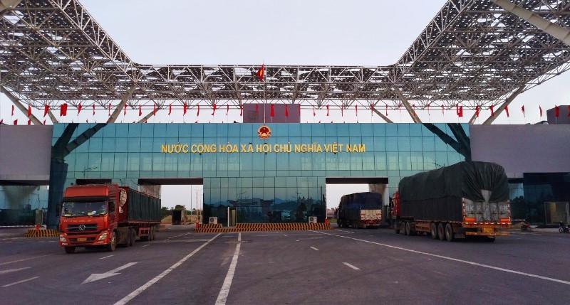 1889740 hoat dong xnk hang hoa qua cau bac luan ii dien ra an toan trong dai dich covid 19 13391906 f33c2 Finlogistics https://www.finlogistics.vn