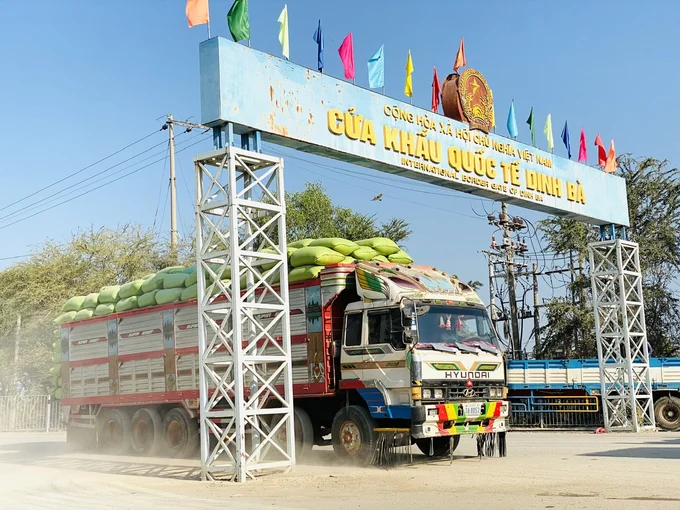 Cập nhật về cửa khẩu quốc tế Dinh Bà và thủ tục hải quan 2 anh 3 144500 973 155548 Finlogistics https://www.finlogistics.vn