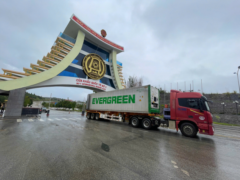 hang hoa giao thuong viet nam lao Finlogistics https://www.finlogistics.vn
