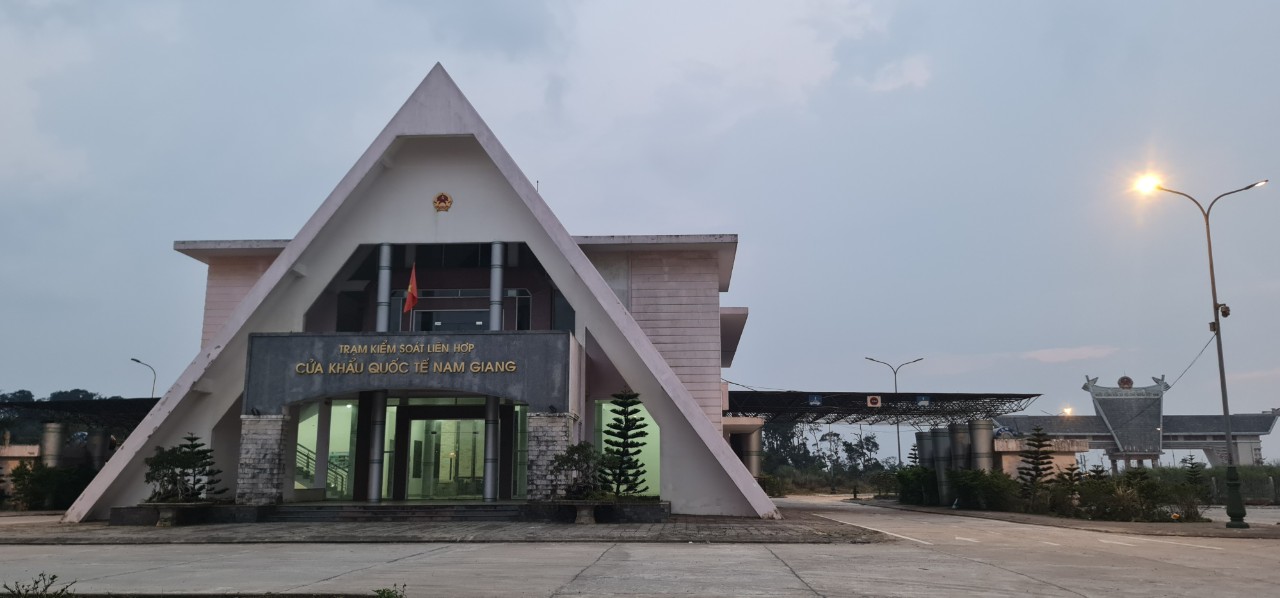 quang nam ky vong tuyen duong ket noi giao thuong thuc day phat trien hanh lang kinh te dong tay2 ewec2 02 .8106 Finlogistics https://www.finlogistics.vn